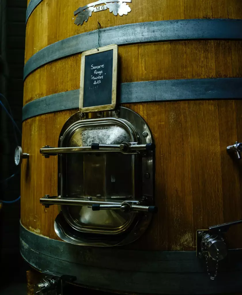 Foudre dans la cave à vin du Domaine du Pré Semelé à Sancerre